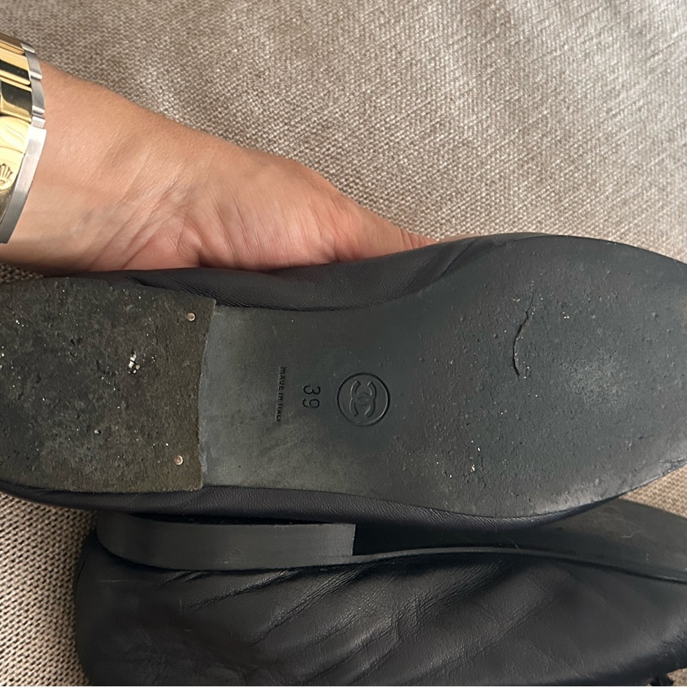 CHANEL Black Leather Ballerina
Flat with Patent Tow and Bow - Picture 5 of 16